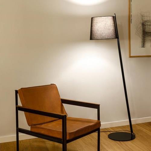 LEDS-C4 Clip gulvlampe, højde 158cm, sort skærm