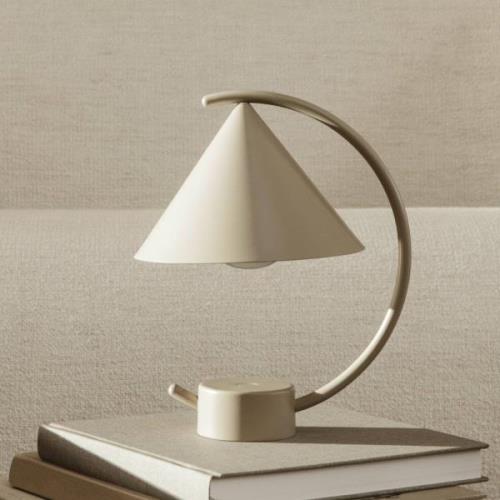 ferm LIVING genopladelig LED-bordlampe Meridian, beige, dæmpbar