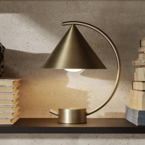 ferm LIVING genopladelig LED-bordlampe Meridian, messing, dæmpbar