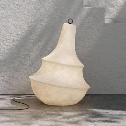 Karman udendørs gulvlampe Lady D, højde 89 cm, hvid, glasfiber