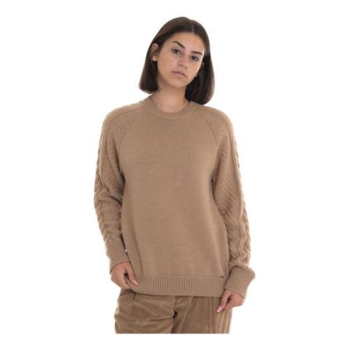 Round-necked pullover