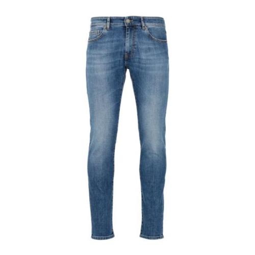 Slim-fit jeans