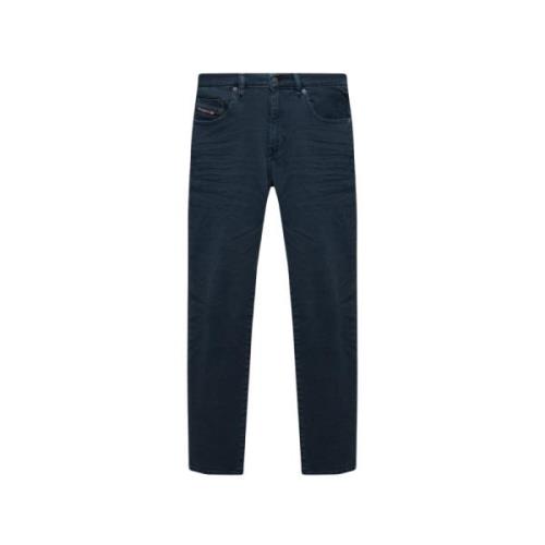 Slim-fit jeans