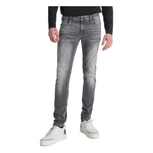 Slim-fit Tapered Jeans