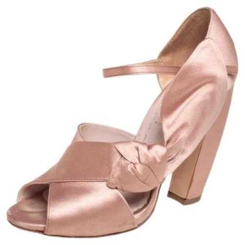 Pre-owned Satin heels