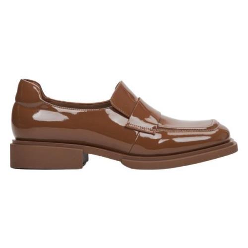 Brun Patentlæder Loafers Elegant Stil