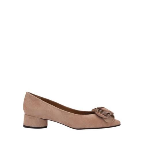 Taupe Lambskin Carla Pumps Salon