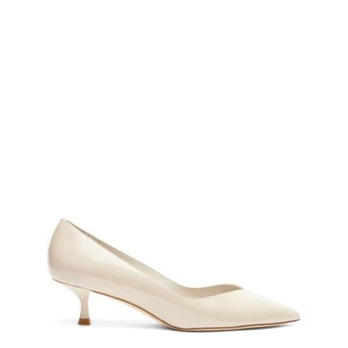 V-Cut Pointed-Toe Pump