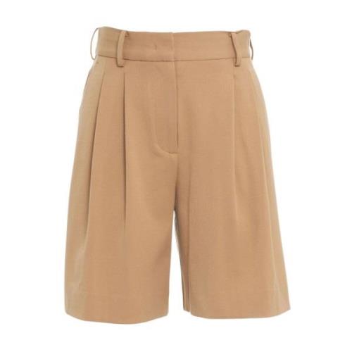 Beige Bermuda Shorts Elevate Summer Garderobe