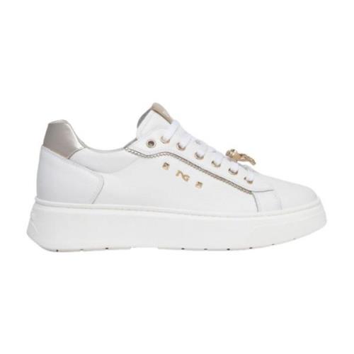 Lave Top Sneakers