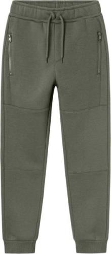 Name It Nkmnaskab Nreg Sweat Pant BRU Str 128 - Tea Leaf Bukser hos Ma...