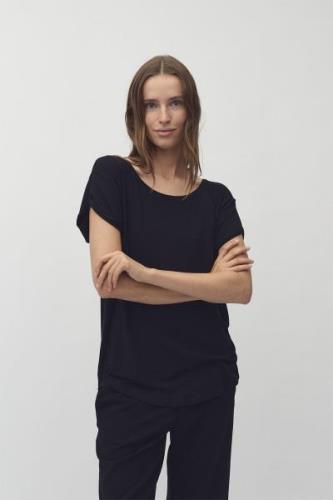 mbyM Nisha top Kvinde Sort Kortærmede T-shirts Str L - hos Magasin