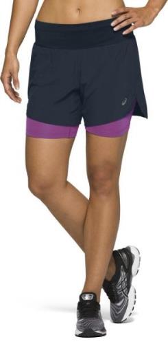 Asics Road 55%22 2 I 1 Lobeshorts XS - Træningsshorts hos Magasin