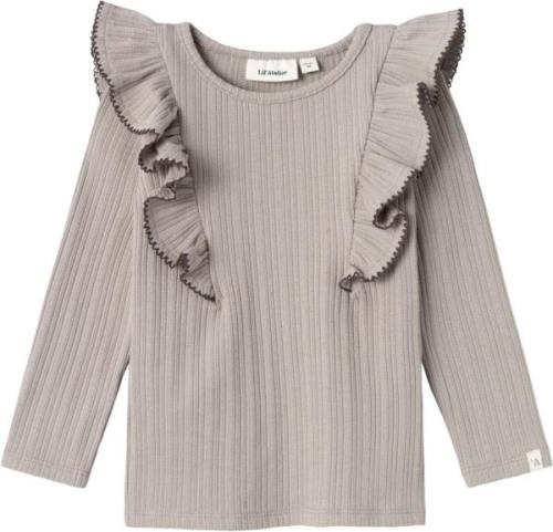 Lil' Atelier Nmfnara LS Slim TOP LIL Str 92 - Etherea Bluser hos Magas...