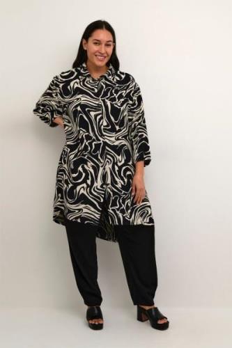 Kaffe Curve Kccala Shirt Tunic Kvinde Black/white Graphic Paint Tunika...